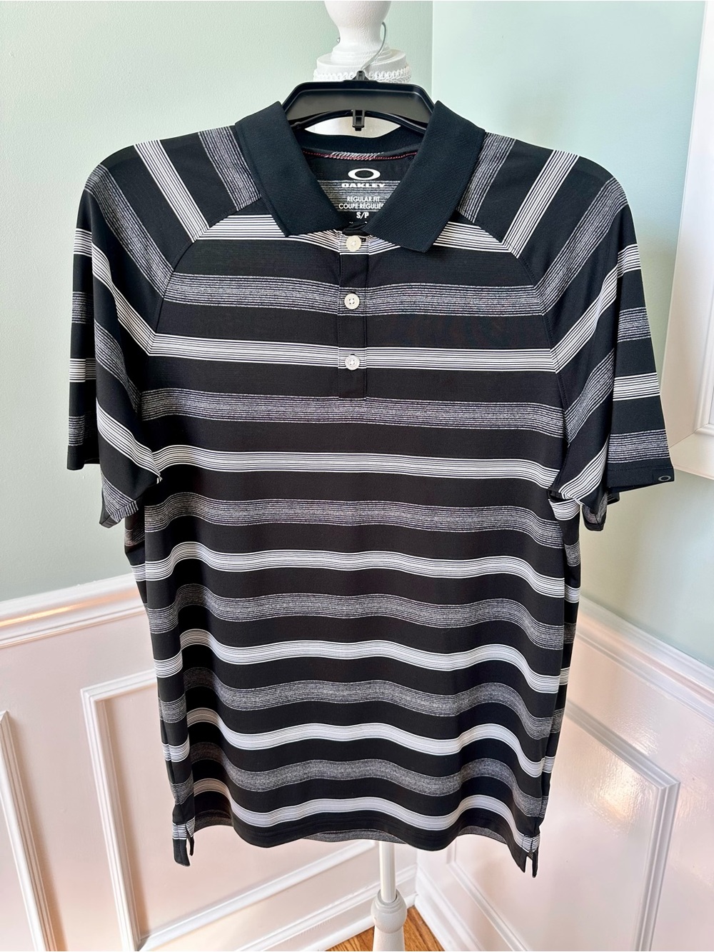 Oakley Men’s Quick Dry Warren Golf Polo 2.0 Black & White Striped Size S EUC